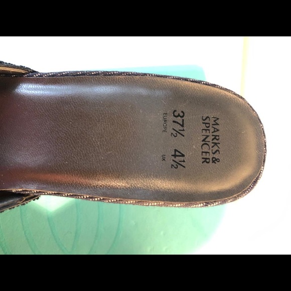 Lady Mule with Stones - Picture 4 of 5